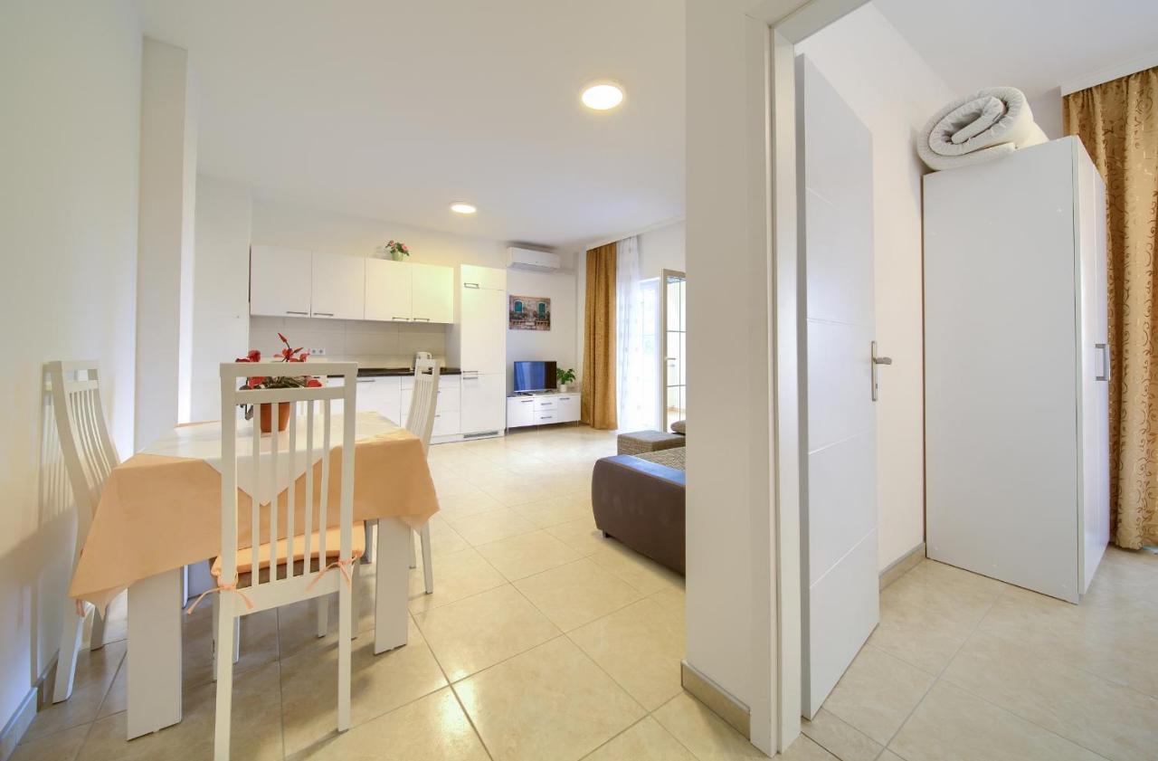 Apartmani Mara Matic Malinska Exterior foto